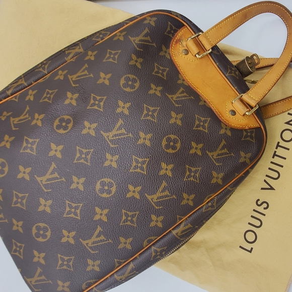 Louis Vuitton Excursion - Picture 11 of 12